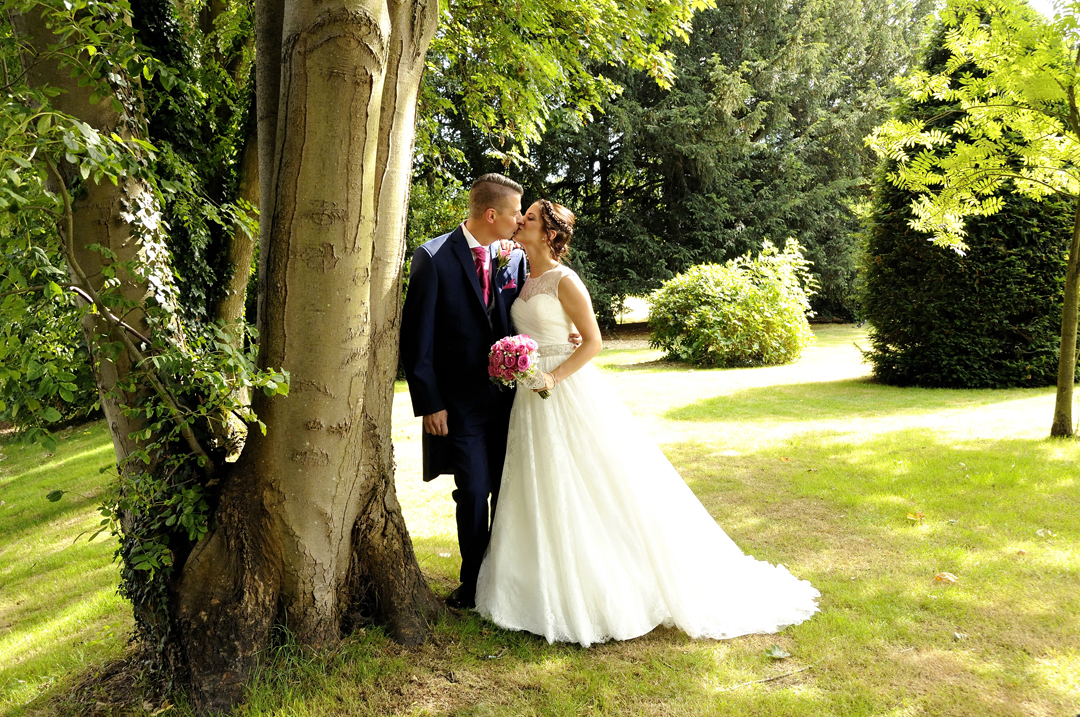 bride-groom-kissing-photo-tree